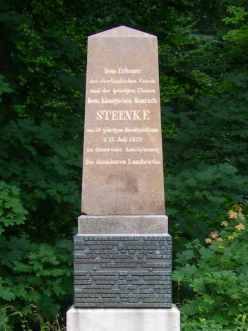 Obelisk upamitniajcy inyniera Steenke. Sierpie 2007. Fot.: Braciszek