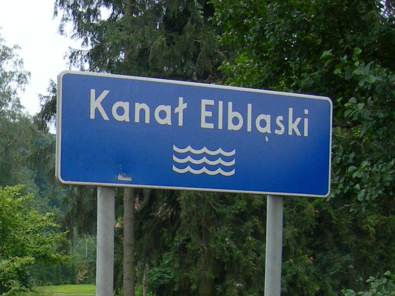 Kana Elblski. Znak przy mocie na drodze w pobliu Wilamowa. Sierpie 2007. Fot.: Braciszek